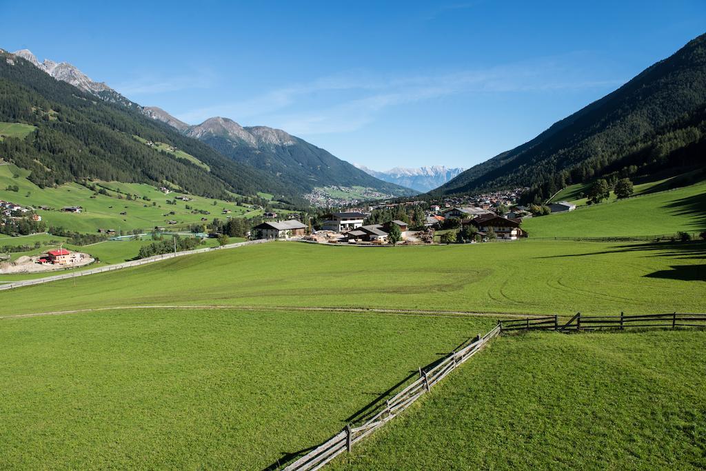 Pension Roasthof Neustift im Stubaital Exterior photo