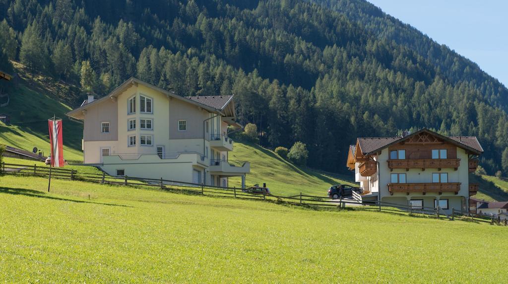 Pension Roasthof Neustift im Stubaital Exterior photo